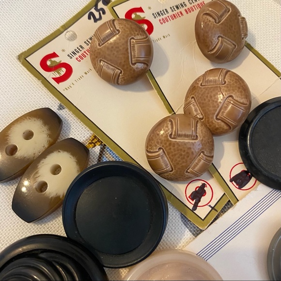 15 Large Vintage Buttons Lot for Your Craft, Knitting or Sewing Projects - Picture 4 of 5